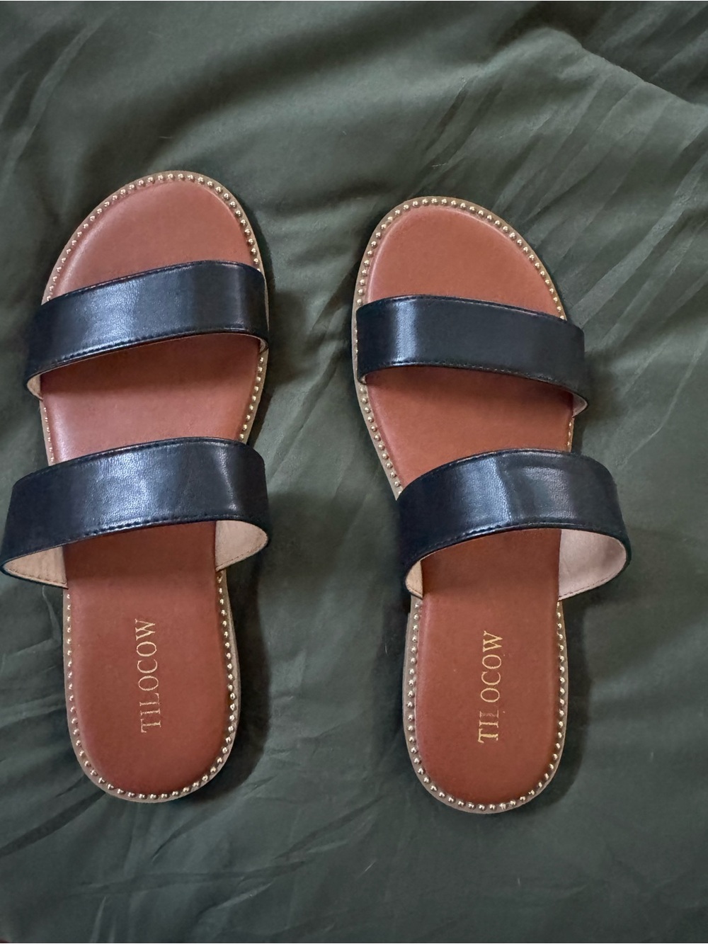 Tilocow Flat Sandals with Rivet Trim